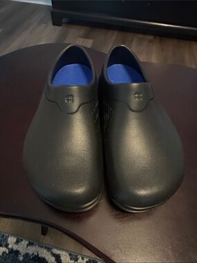OOFOS Black Clogs with Blue Insole